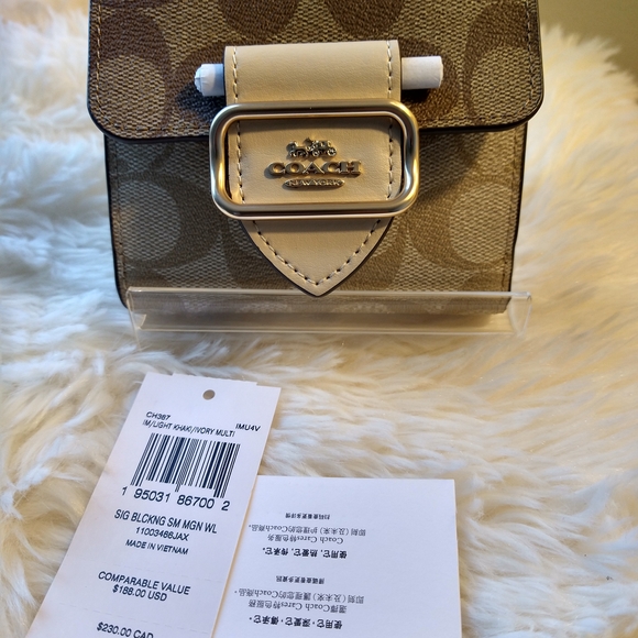 Coach Beige and Cream Signature Morgan Wallet New With Tags 🎁🎁 - Picture 3 of 15